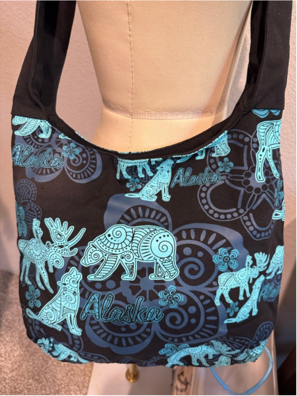 Women's ACE TRAVELGEAR Shoulder Bag Black Blue Alaska Animal Print